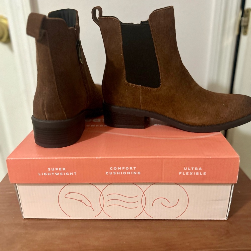 Easy Spirit Brown Suede Ankle Boots - Picture 3 of 6